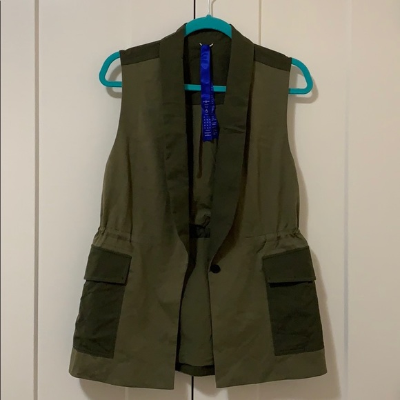 KIT & ACE Green Vest - Picture 5 of 5
